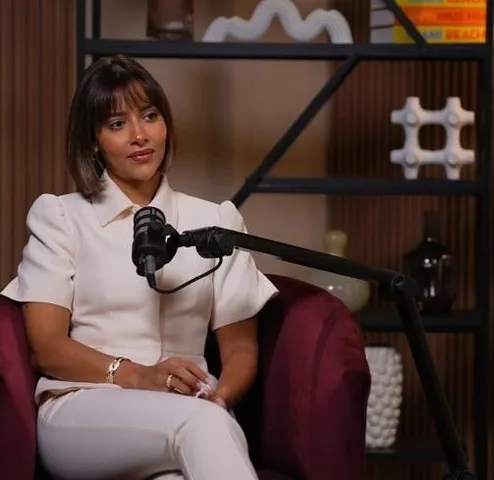 A guest on the SuperMama set
